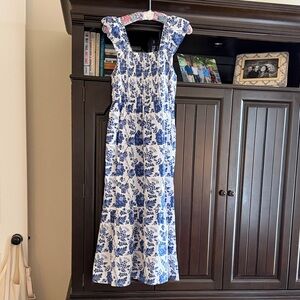 THML cotton White and Blue Floral Maxi Dress
Large EUC.